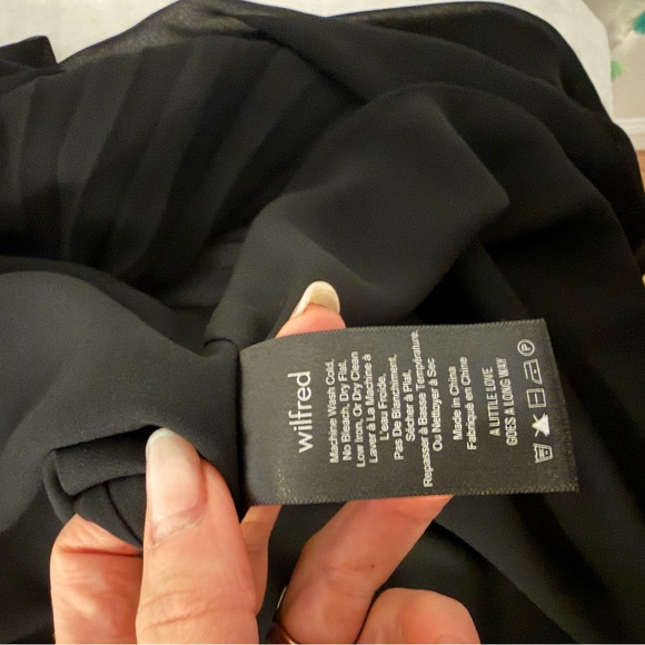 Wilfred Elegant Black Pleated Skirt Sz L - Picture 3 of 4